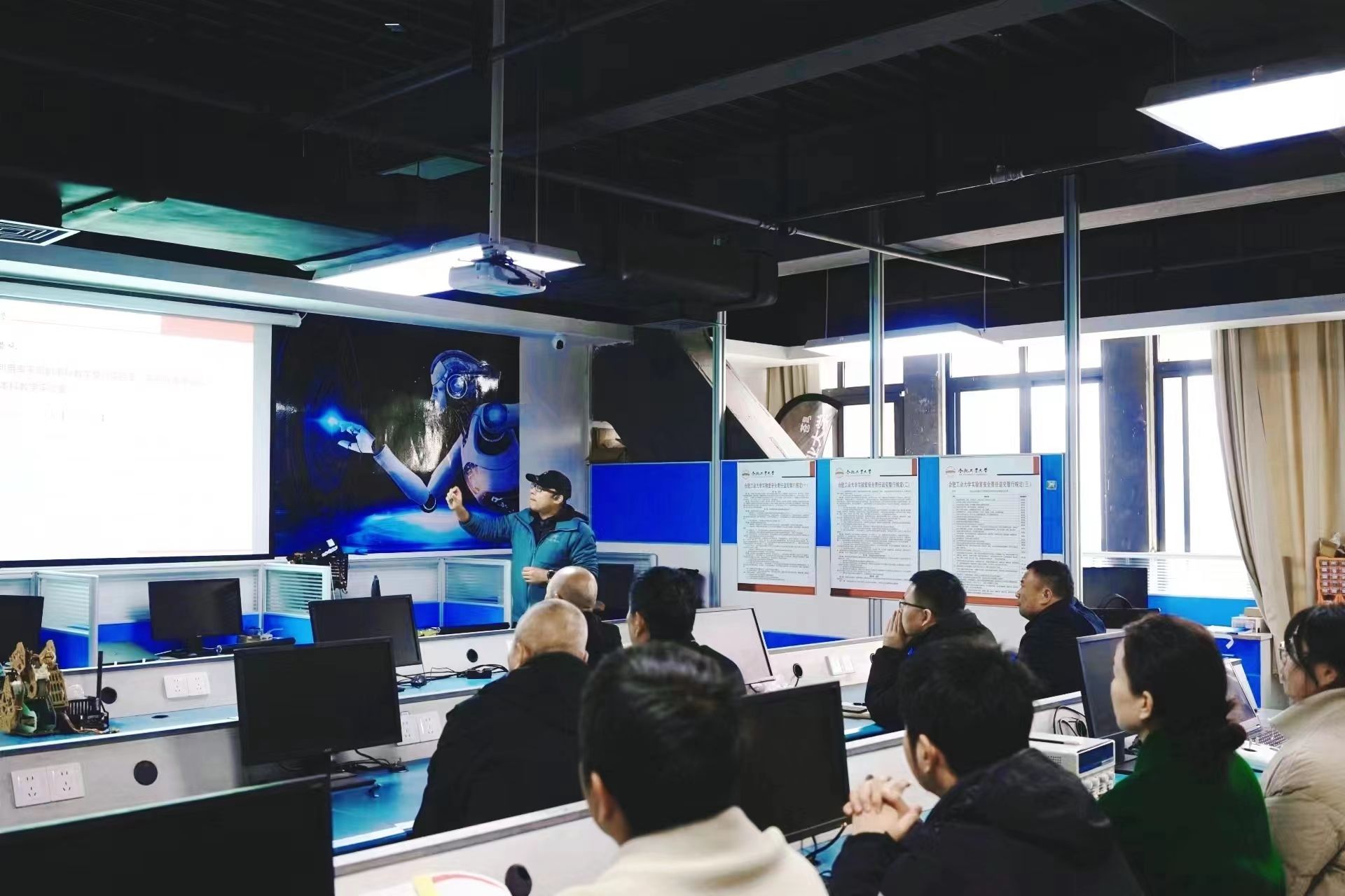 亳州新能源學(xué)校來訪我校開展信息技術(shù)咨詢服務(wù)調(diào)研交流